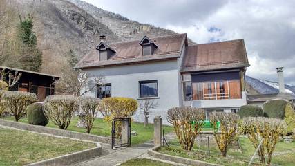 Gîte pour 7 personnes, avec terrasse et jardin à Antignac