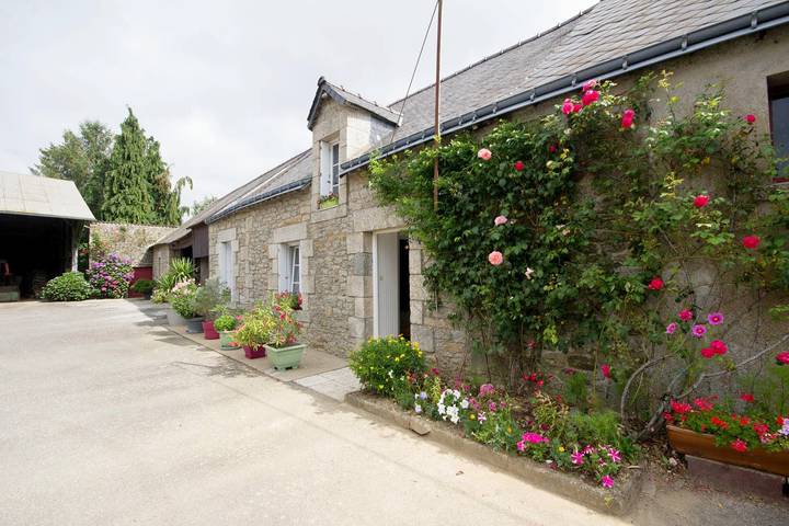 Gîte pour 2 personnes, avec Terrasse ainsi que Jardin et Vue à Saint-Aignan (Morbihan)
