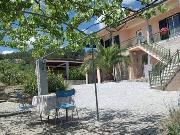 Gîte pour 2 personnes, avec jardin et vue dans Fornos de Algodres