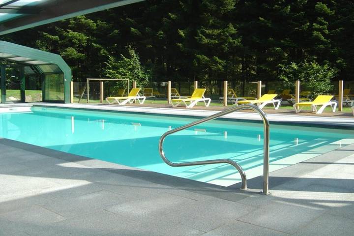 Appart’hôtel pour 6 personnes, avec vue et jardin ainsi que sauna et piscine, animaux acceptés à Rochesson