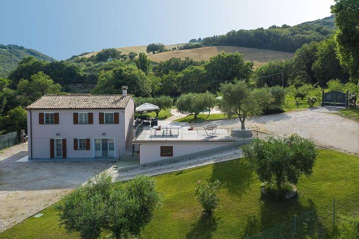 Villa Rosa 10 - Cinco Habitaciones Villa, Capacidad 10 in Fossombrone, Valle del Metauro