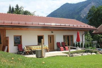Ferienwohnung für 8 Personen, mit Garten und Balkon in Bayrischzell