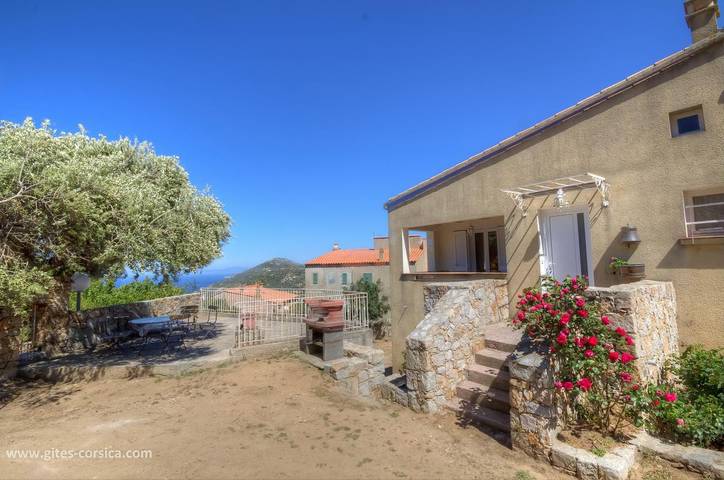 Gîte pour 5 personnes, avec Terrasse ainsi que Jardin et Vue