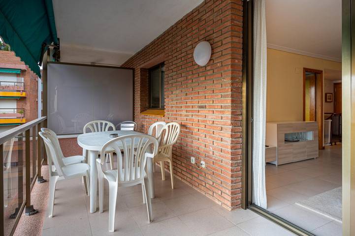 Ganze Wohnung, Ferienwohnung für 8 Personen mit Pool in Platja de Baix a Mar (Torredembarra), Torredembarra