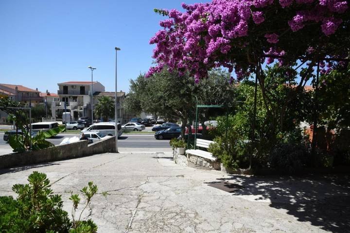 Maison d’hôte pour 3 personnes, avec Terrasse et Jardin à Makarska - 2