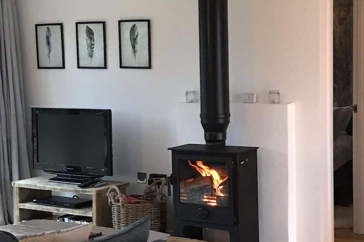 Romantic retreat in the hop fields of Kent, with great sightseeing in Tenterden, Ashford region
