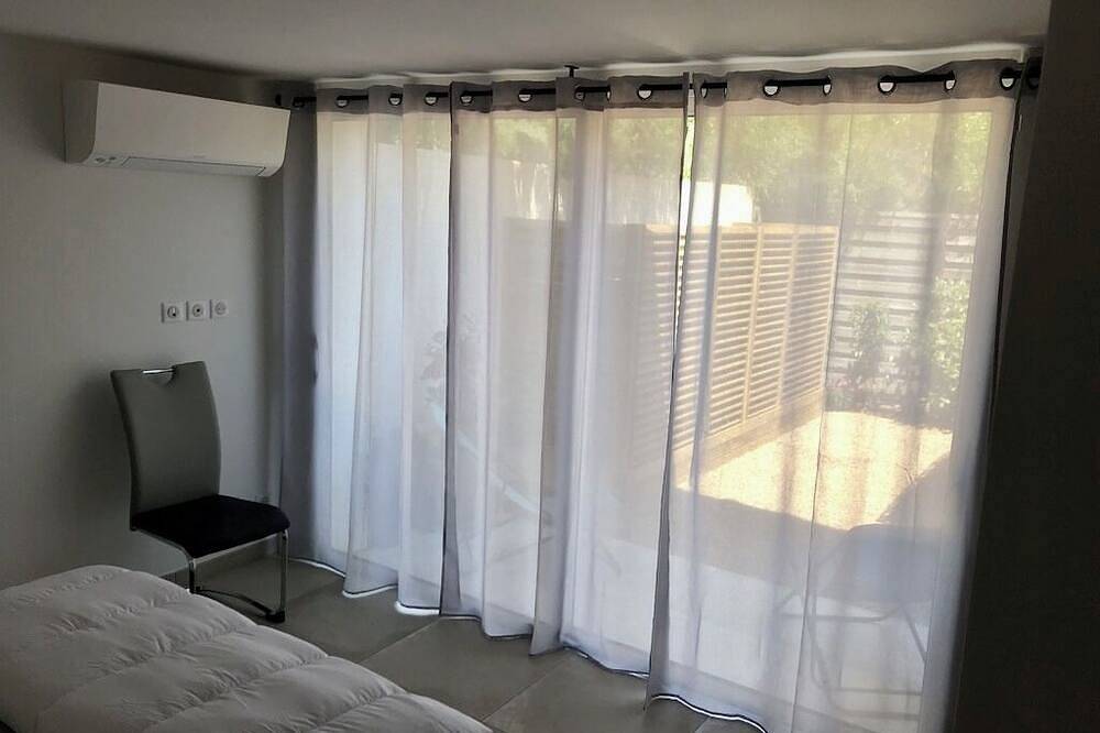 Apartamento entero, 500 metres from the beach, air-conditioned, garden, swimming pool, ideal for families in Pinarellu, Zonza