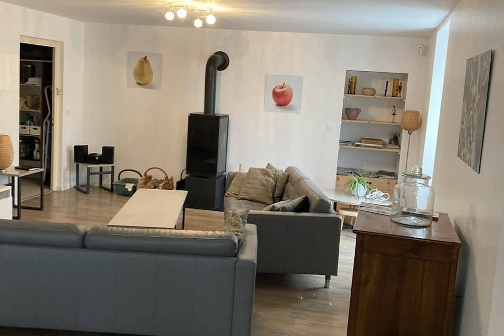 La Gargouil Un Charmant Gite De 14 Places in Charroux, Vienne (France)