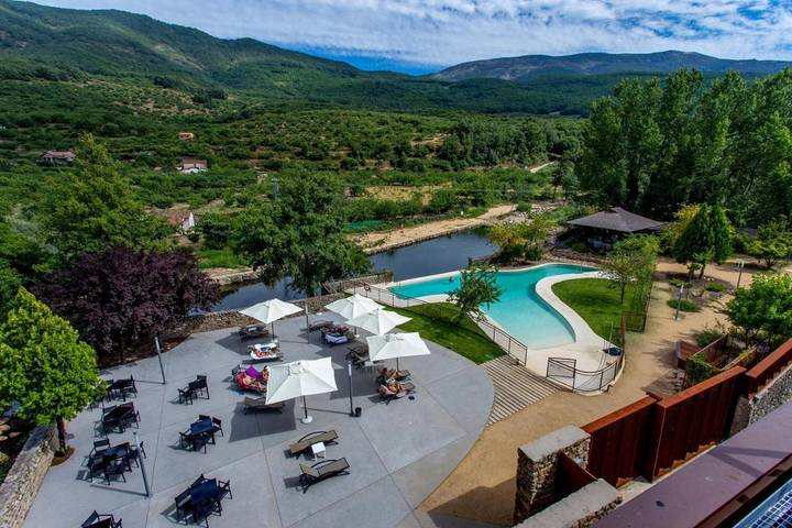 Hotel para 10 personas, con terraza además de jardín y piscina, Se admiten mascotas - 1