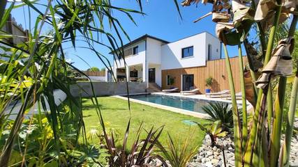 Location de vacances pour 8 personnes, avec jardin ainsi que piscine et bassin pour enfant, animaux acceptés à Boucau