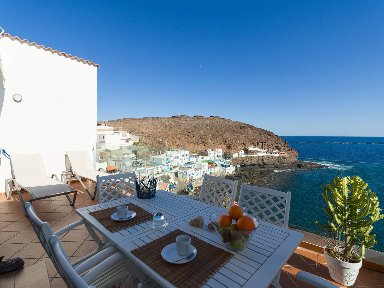 Coastal Holiday Home in Tufia - Light and Terrace in Playa de Tufia, Telde