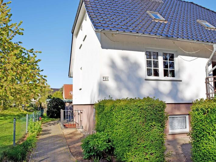 Ferienwohnung für 3 Personen, mit Terrasse und Garten in Zirkow