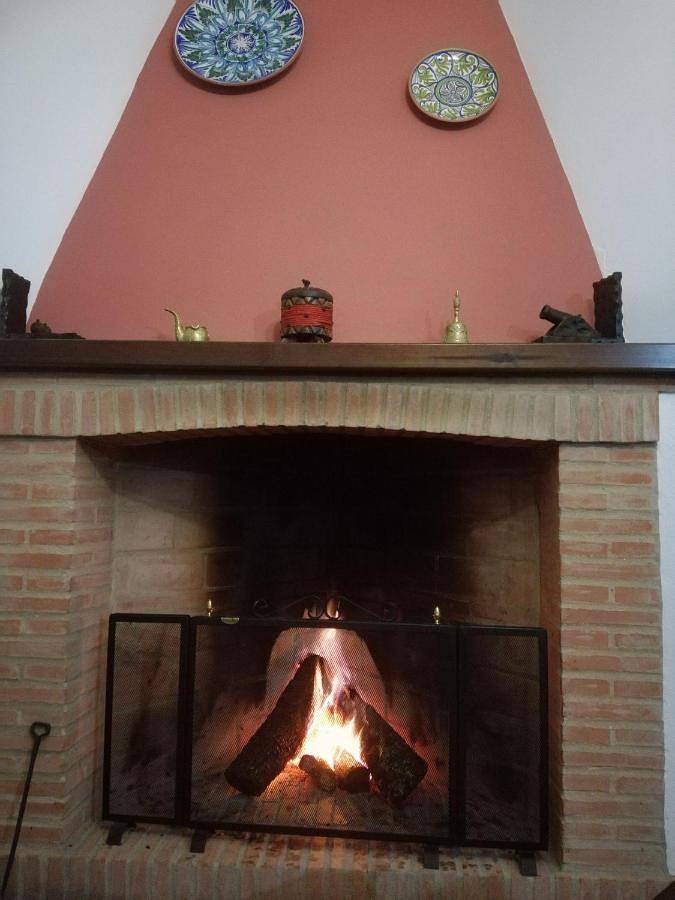 Three-Bedroom Townhouse with Private Swimming Pool in Linares de la Sierra, Sierra de Aracena y Picos de Aroche