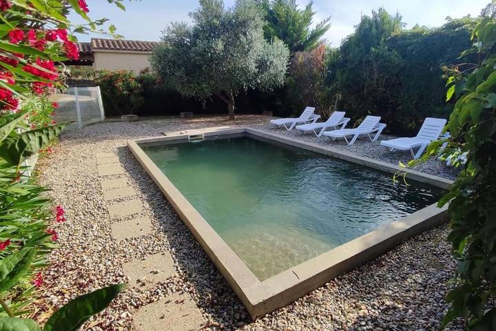 Location de vacances pour 8 personnes, avec terrasse et piscine à Chamaret - 4