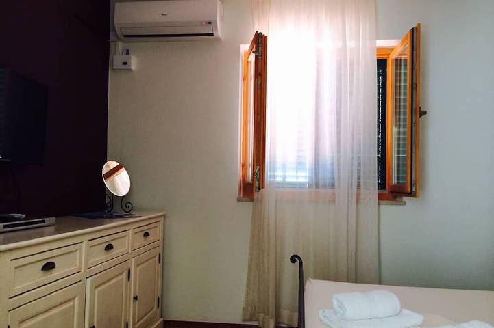 Ganze Wohnung, Beach House Villa Antares, apt. A4 ground floor terrace in Pisak, Omis-Riviera