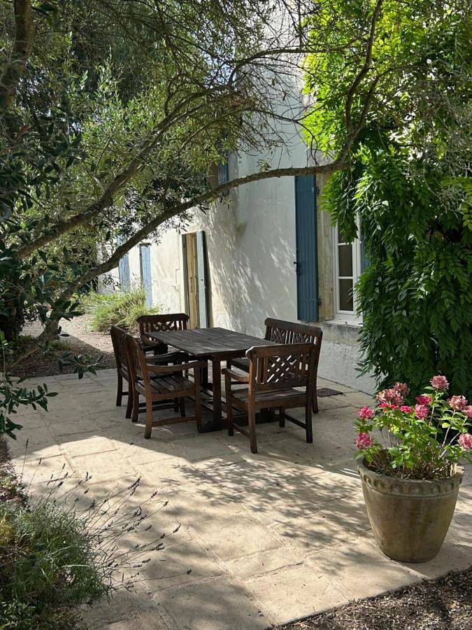 Location de vacances pour 9 personnes, avec jacuzzi et jardin à Mortagne-sur-Gironde