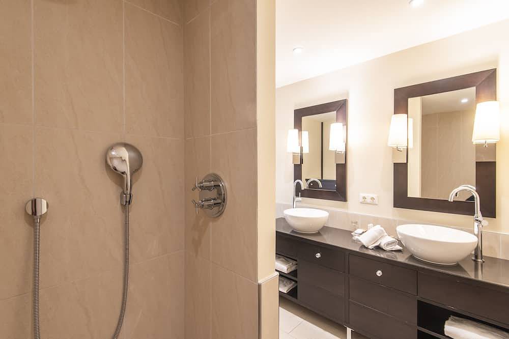 Ganze Wohnung, Appartement Direkt am Wörthersee mit Privatstrand und Reserviertem Parkplatz in Pörtschach am Wörthersee, Klagenfurt-Villach