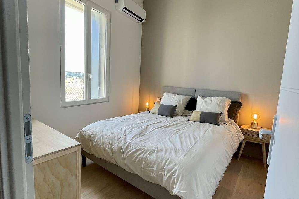 Entire apartment, T3 luxury apartment in traditional stone Mediterranean farmhouse in Clapiers, Montpellier region