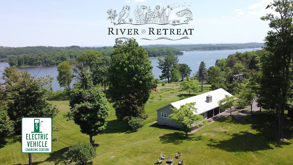 Hudson River Retreat- Spectacular Views- Pet friendly🐕 Wheelchair Accessible♿ in Greene County (NY)