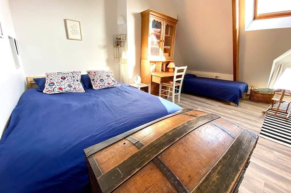 Meublé de tourisme ⭐️⭐️⭐️ Granville center, quiet, patio, 800 m from the beach in Granville, Côte de la Déroute