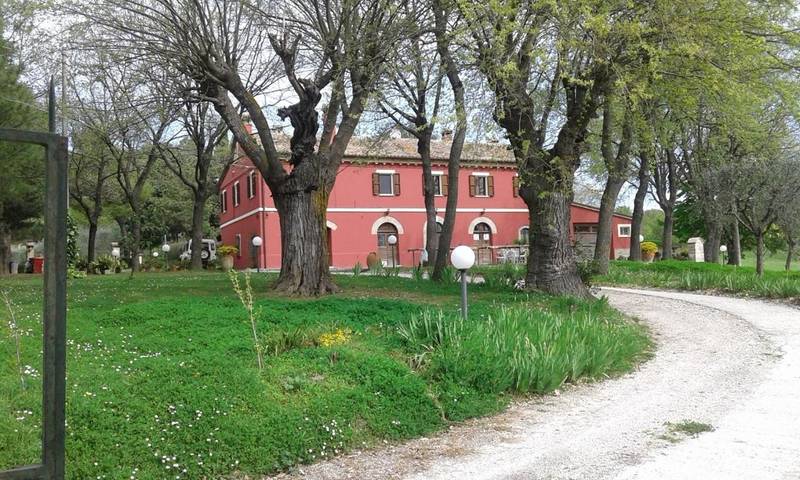 Location de vacances pour 9 personnes, avec Jardin et Vue à Serrungarina