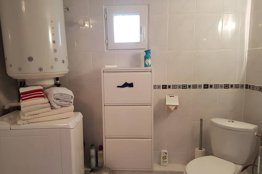 Entire apartment, “Logis Du Chevalet” Apartment with Private Terrace, Wi-Fi, and Air Conditioning in Pomérols, Côte d'Améthyste