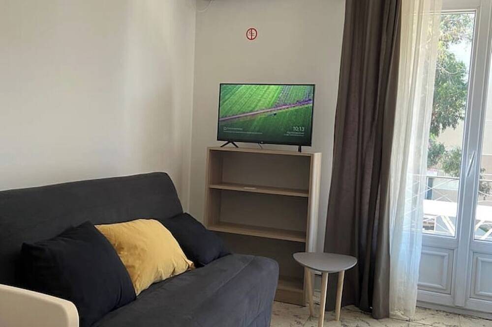 Ganze Wohnung, Cosy T2 for 4/5 pers - Beaches 400m away, Private Parking, Air Conditioning, New Bedding in Golfe-Juan, Antibes