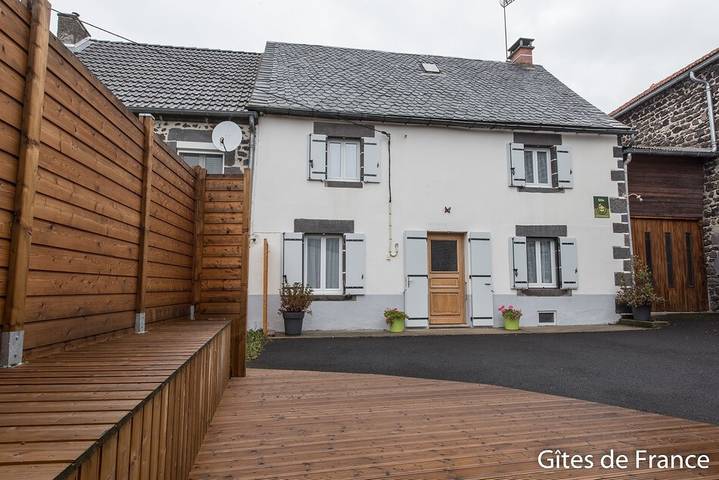Gîte pour 5 personnes, avec Terrasse ainsi que Jardin et Vue