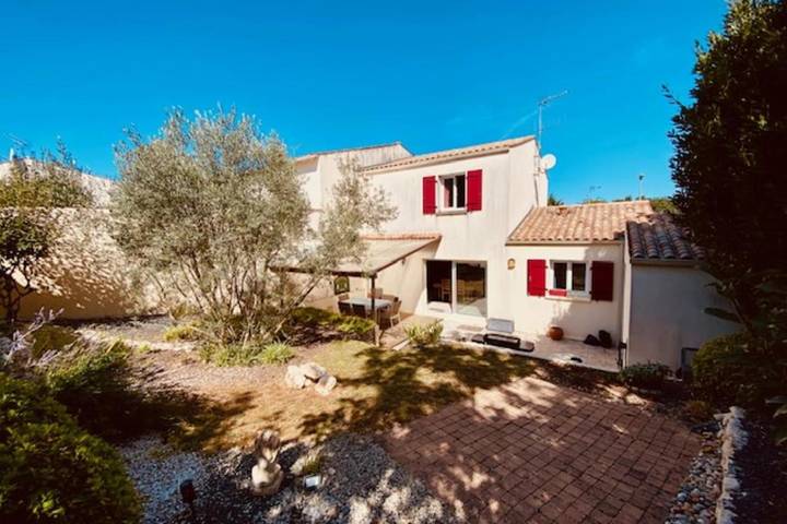 Location de vacances pour 6 personnes, avec jardin à Saint-Xandre