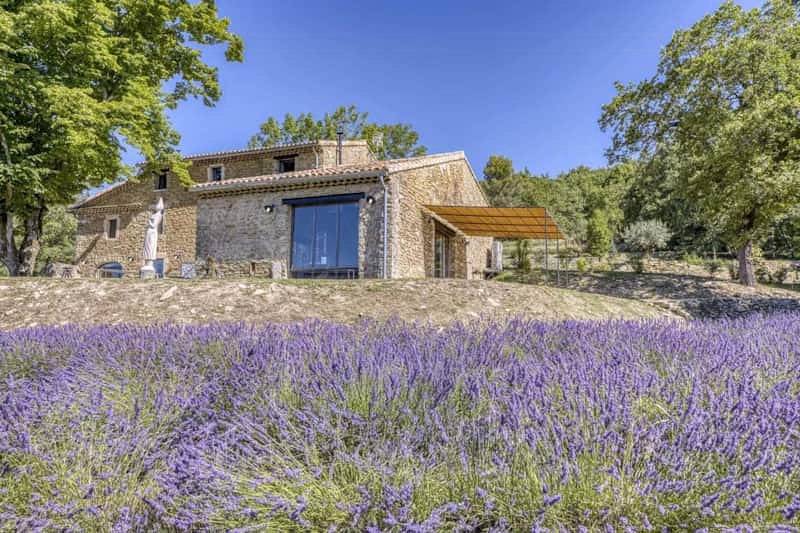 Mas en pierre dans les lavandes près de Grignan in La Bégude-de-Mazenc, Région de nyons