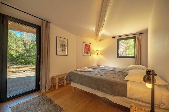 Location de vacances pour 12 personnes, avec terrasse et jardin dans Plage de la Palombaggia - 4