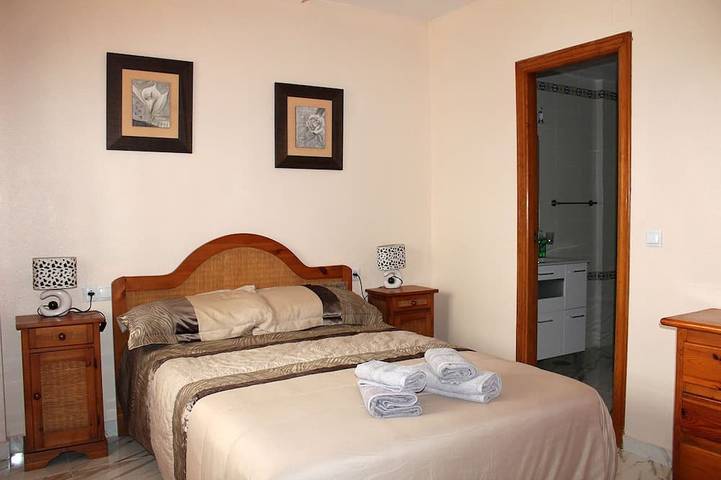 Ganze Wohnung, Modernes 1-Bett-Apartment mit atemberaubendem Blick auf die Villamartin Plaza in Brisas y Golf, Orihuela