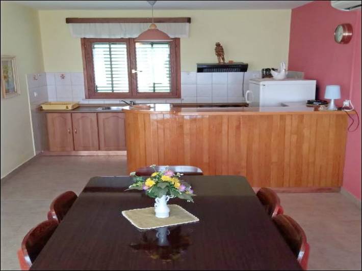 Location de vacances pour 5 personnes, avec balcon et jardin, adapté aux familles à Lumbarda - 3