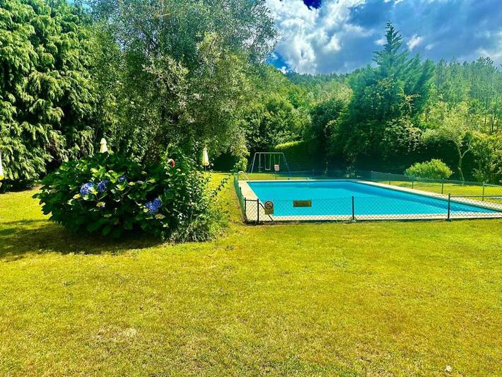 Location de vacances pour 2 personnes, avec vue ainsi que jardin et piscine, animaux acceptés à Arouca - 2