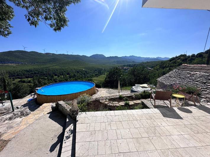 Ferienhaus für 4 Personen, mit Ausblick und Pool sowie Sauna und Garten, mit Haustier