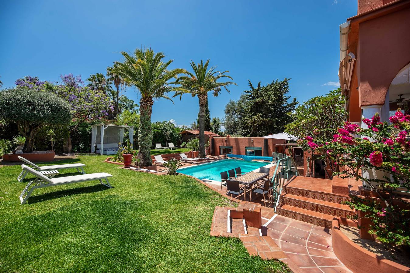 'Villa Tiphareth' con piscina privada, Wi-Fi y aire acondicionado in Las Chapas, Marbella