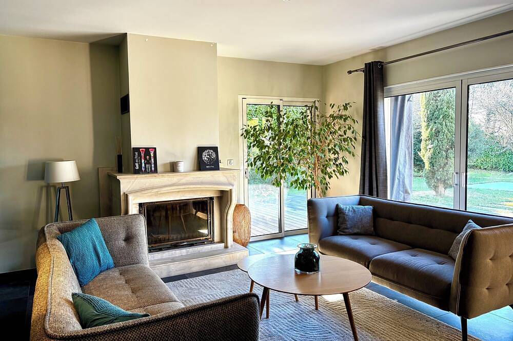 Villa Birdie - Belle maison avec piscine in Fontaines-Saint-Martin, Lyon et ses environs