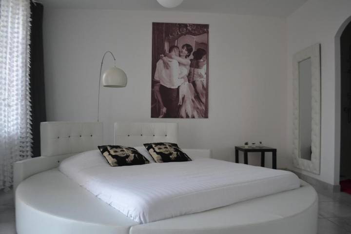 Gîte pour 7 personnes, avec jardin ainsi que vue et piscine, animaux acceptés dans Château-Gontier-sur-Mayenne - 2