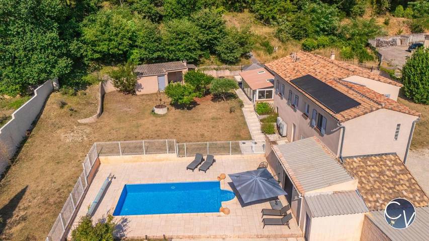Location de vacances pour 8 personnes, avec jardin et piscine, animaux acceptés à Saint-Marcel-d'Ardèche - 2