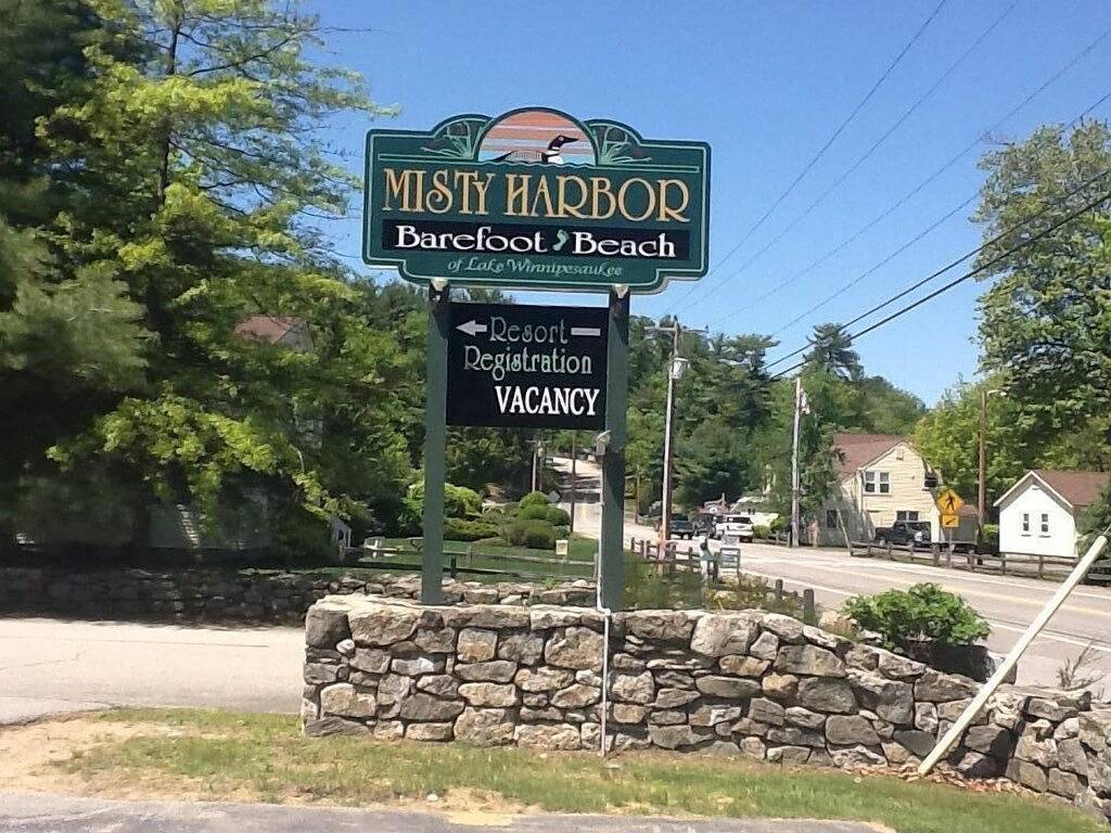 Ganze Wohnung, Gemütliche Wohnung mit wunderschönem Blick auf den Lake Winni. Zwei Minuten zu Fuß zum Konzert. in Gilford, Lake Winnipesaukee