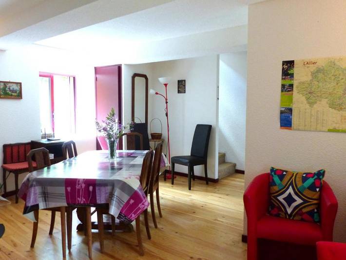 Location de vacances pour 8 personnes, avec Terrasse et Jardin à Ferrières-sur-Sichon - 4
