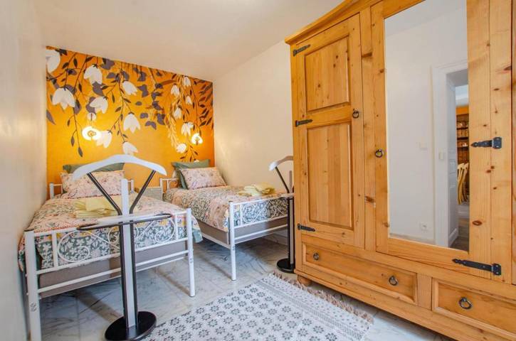 Location de vacances pour 9 personnes, avec Terrasse et Jardin dans Villemorien