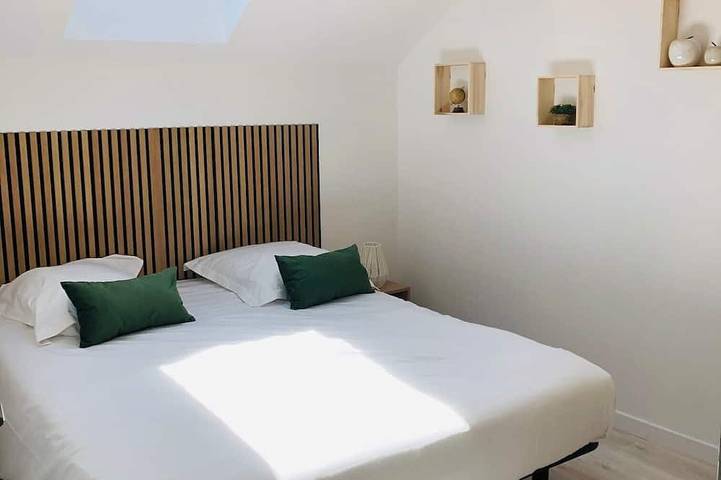 Location de vacances pour 15 personnes, avec jardin ainsi que jacuzzi et piscine à La Chapelle-Taillefert - 2