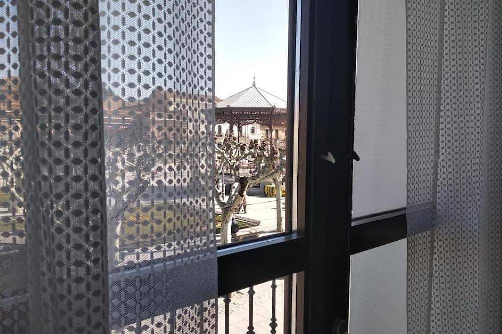 Entire apartment, Spacious 4-bedroom condo in tranquil Alcalá de Henares -One-Bedroom Apartment in Alcalá de Henares, Madrid Province