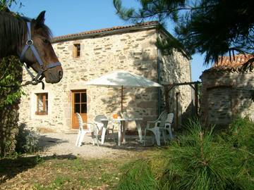 Gîte pour 8 personnes, avec jardin ainsi que piscine et terrasse à Le Champ-Saint-Père