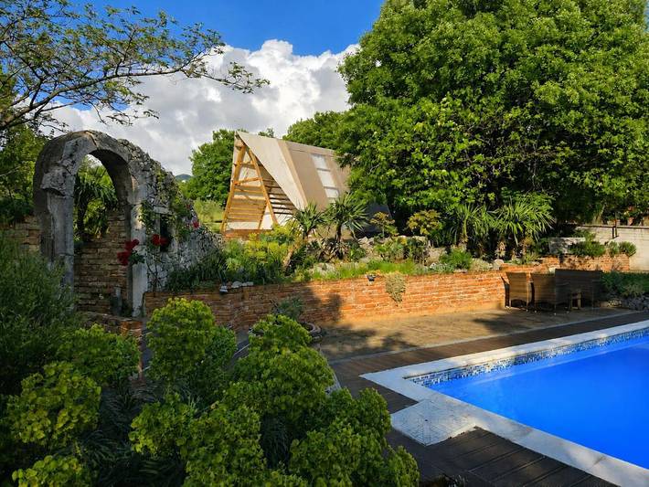 Zelt für 4 Personen, mit Terrasse und Garten sowie Pool und Ausblick