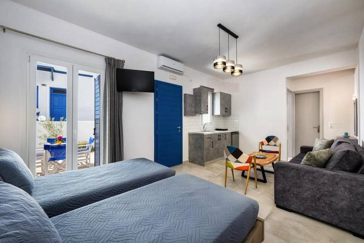 Location de vacances pour 3 personnes, avec piscine ainsi que terrasse et jacuzzi dans Perivolos - 4