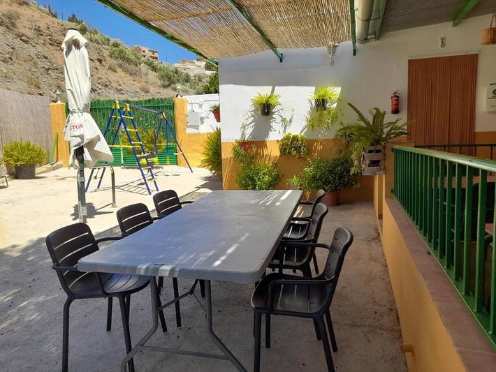 Ferienhaus, mit Balkon und Terrasse sowie Garten und Pool