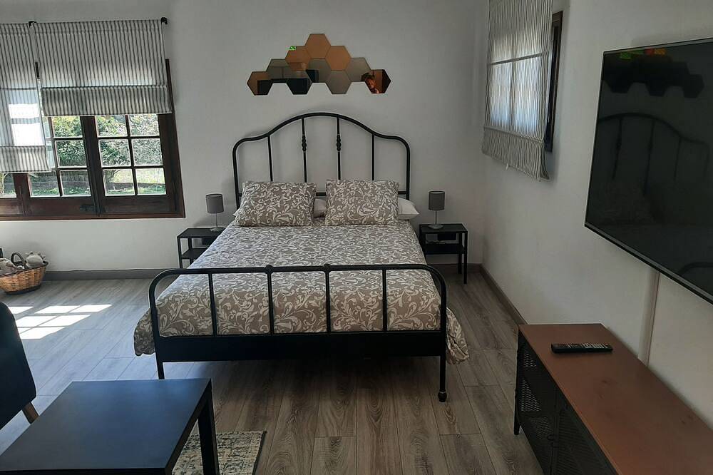House/Loft With Sea Views, Large Swimming Pool, Very Quiet. 2.5 Km From The Beach in Canet de Mar, Costa del Maresme