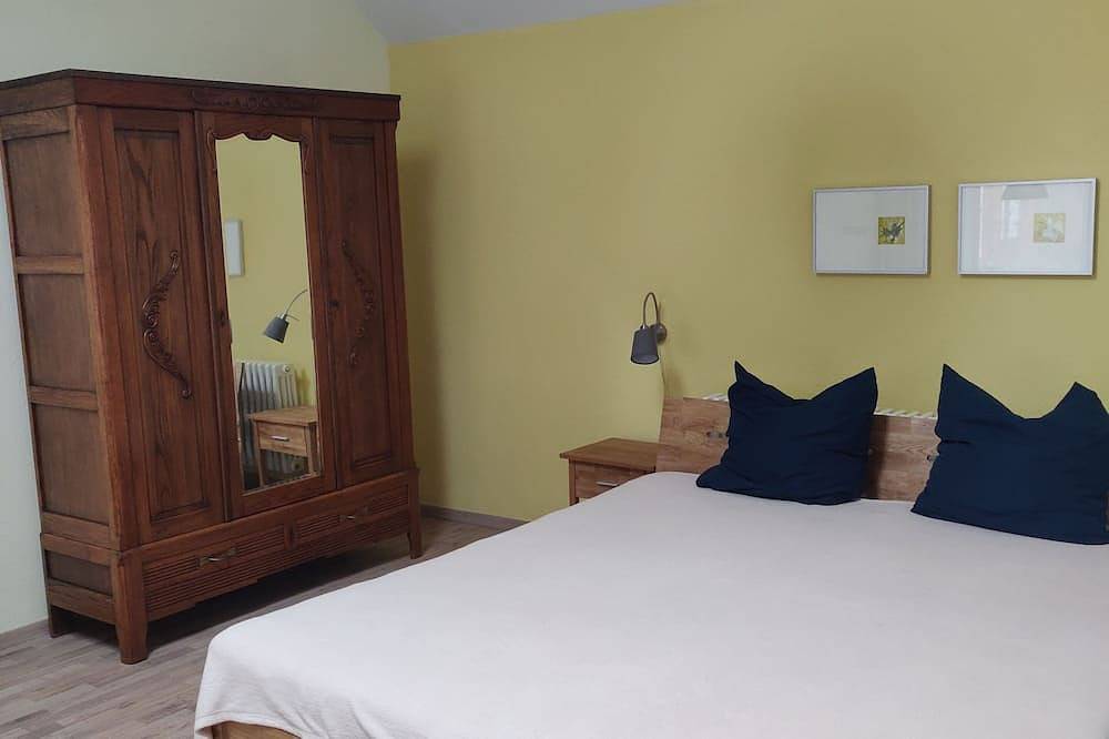 Ferienhaus Zentrum 6 Personen, barrierefrei ,2 Sz, Terrasse, Parkplatz, Wallbox in Weimar, Weimarer Land